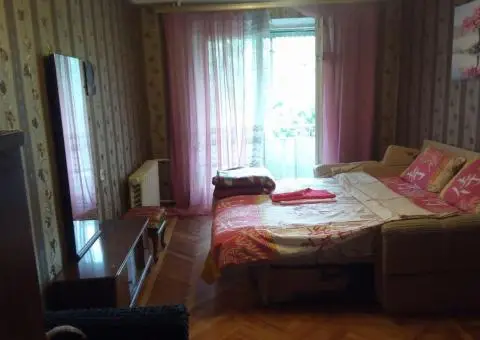 Оренда. 3-кімнатна квартира в Київі біля метро Лівобережна. Тривало або подобово - 4/10
