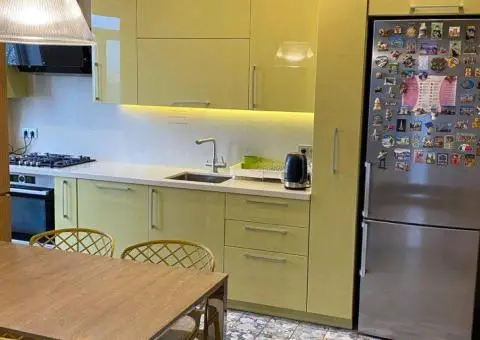 продам 4- комнатную, район рабочая, газовое отопление, кухня- студия - 3/10
