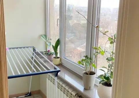 продам 4- комнатную, район рабочая, газовое отопление, кухня- студия - 4/10