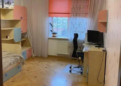Продам 4-х кімнатну квартиру в центрі, вул. Жуковского - 1/10