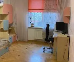 Продам 4-х кімнатну квартиру в центрі, вул. Жуковского