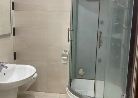 Продам 4-х кімнатну квартиру в центрі, вул. Жуковского - 10/10