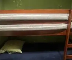 Двухярусне ліжко.
