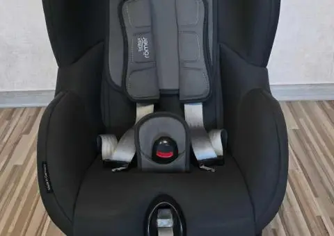 Дитяче автокрісло Britax Romer Trifix2 i-Size, кріплення ISOFIX - 1/3