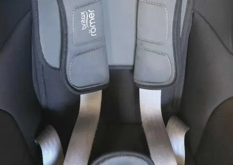 Дитяче автокрісло Britax Romer Trifix2 i-Size, кріплення ISOFIX - 3/3