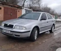 Продам гарну Шкоду (без вкладень)
