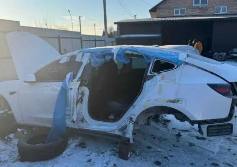 РОЗБІРКА Tesla Model 3 2018 крило бампер двері - 3/3