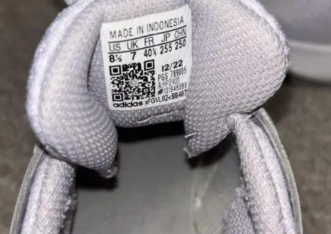 Кросівки Adidas. - 1/3