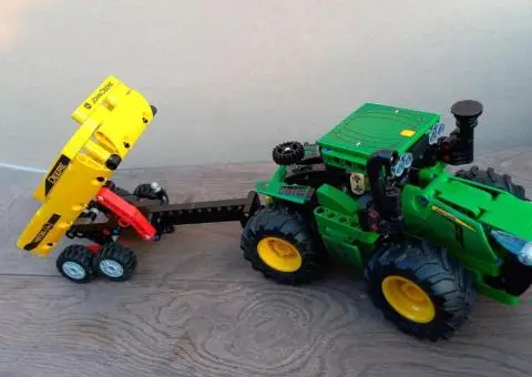 LEGO Technic 42136 John Deere 9620R 4WD - 3/3