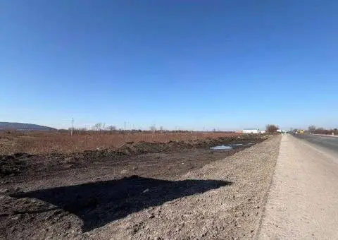 Земельна ділянка комерційного призначення — 1 га - 1/3