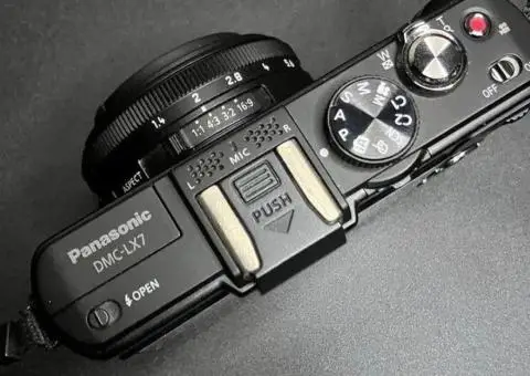 Цифрова камера Panasonic Lumix DMC-LX7 - 1/3