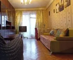 Сдам без комісії власну 3-кімнатну квартиру в Київі біля метро Лівобережна. Тривало або подобово