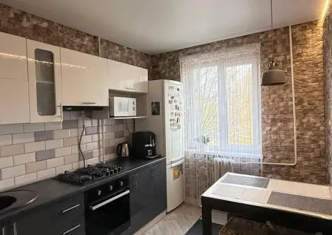 Продаж 3-кімнатної квартири  на 2-му поверсі - 1/9
