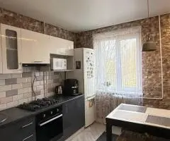 Продаж 3-кімнатної квартири  на 2-му поверсі