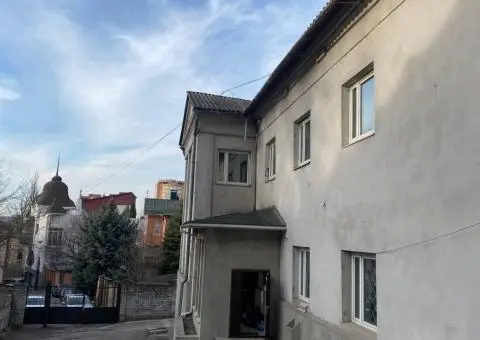 Оренда будівлі з парковкою - 1/10