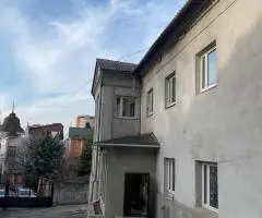 Оренда будівлі з парковкою