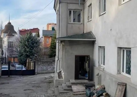 Оренда будівлі з парковкою - 4/10