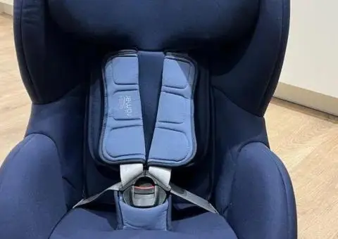 Автокрісло Britax Romer 76-105 см - 1/3
