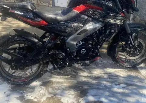Bajaj pulsar ns 200 - 2/3