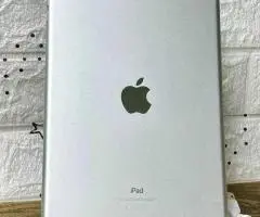 Планшет Apple iPad 6 32 ГБ
