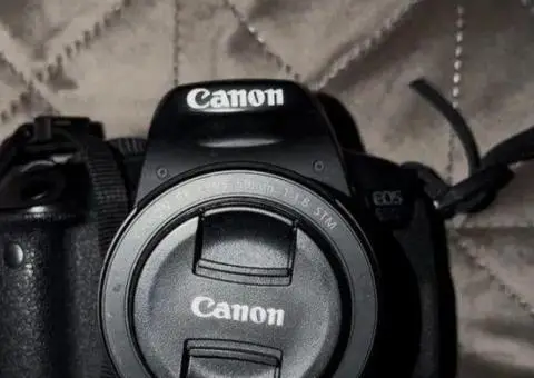 Фотоапарат Canon 650 D