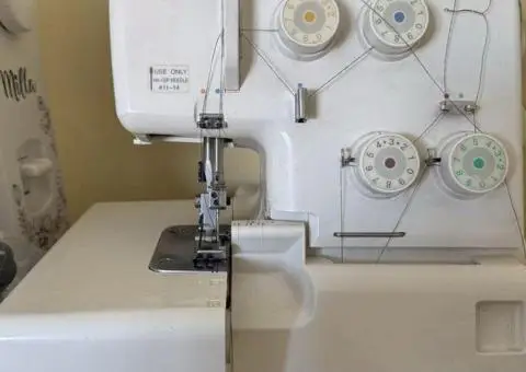 Продам оверлок Janome MyLock 205D