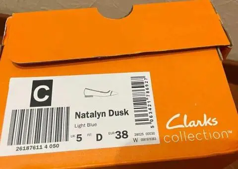 Туфлі жіночі шкіряні Clarks - 1/3