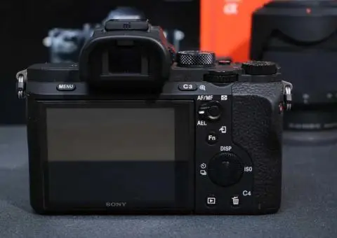 Sony a7 ii + об'єктив Sony FE 28-70 - 1/3