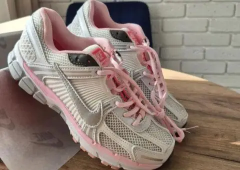 НОВІ‼️Nike Zoom Vomero 5 white / жіночі кросівки найк  37 38 39 40 41 - 1/3