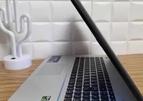 Мощныы Игровой ноутбук Asus  17.2"IPS,12GB,SSD+750gb,NVIDIA GTX - 1/3