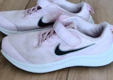 Кросівки Nike для дівчинки - 1/3
