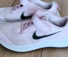 Кросівки Nike для дівчинки