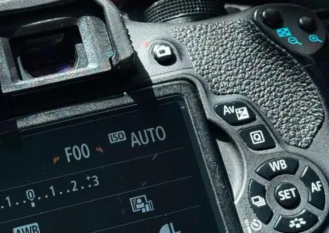 Canon EOS 750D +kit 18-55 + 2 батареї + карта памʼяті 64 ГБ - 2/3