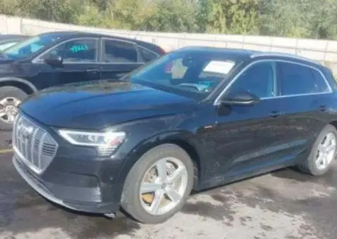 Разборка Audi E-Tron Бампер капот крыло фара дверь подвеска фонарь - 2/3