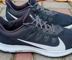 Кросівки Nike Quest 2 42 /42,5