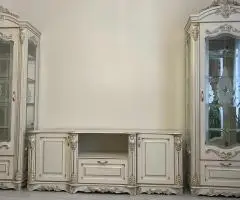 меблі з масиву вітрини. комоди .ліжка приліжкові.