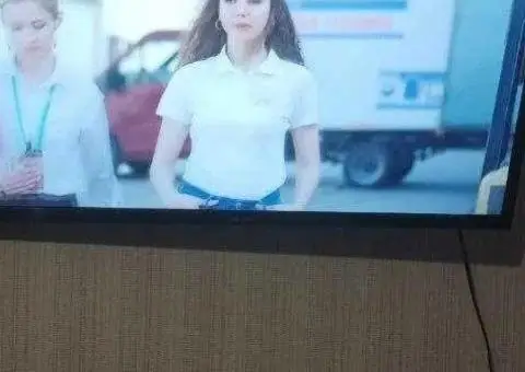 Samsung Smart TV 32” UE32T4500 — ідеальний стан