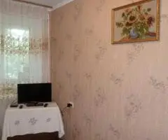 Здається кімната для дівчини вул.Верховинна 87, метро Житомирська.
