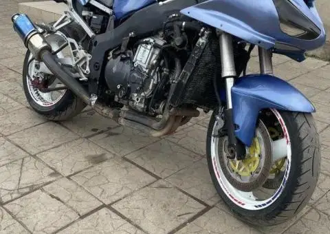 Kawasaki ZX750r - 3/3