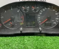 ПРИБОРНАЯ ПАНЕЛЬ AUDI A4 B5  2.5 Артикул: 8D0919880M