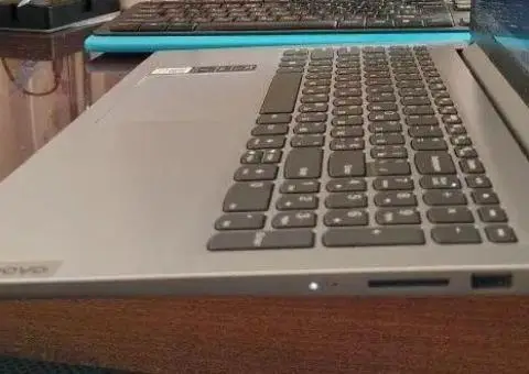 Lenovo 15,6" На Ryzen 5 та 512Гб SSD - 1/3