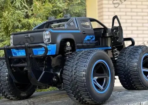 Джип на радіоуправлінні Protector Monster Truck Синій, на пульту - 1/3