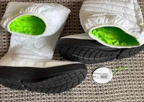 OOFOS OOmg Puffy Boot White - ультралегкі утеплені чоботи - 2/3