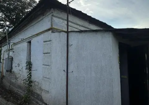 Продається частина будинку в центральному районі міста (район ДОССАФ) - 1/3
