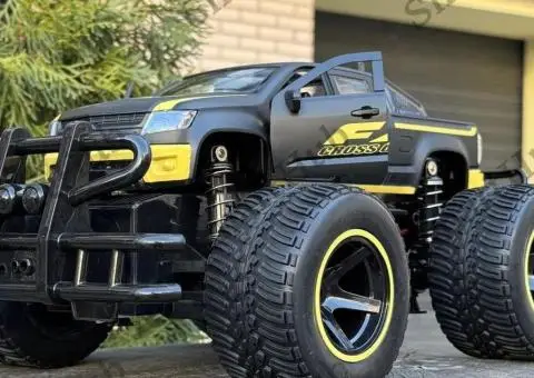 Джип на радиоуправлении Protector Monster Truck Желтый,  на пульте - 1/3