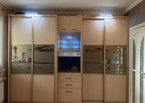 шкаф-купе у вітальню - 1/3