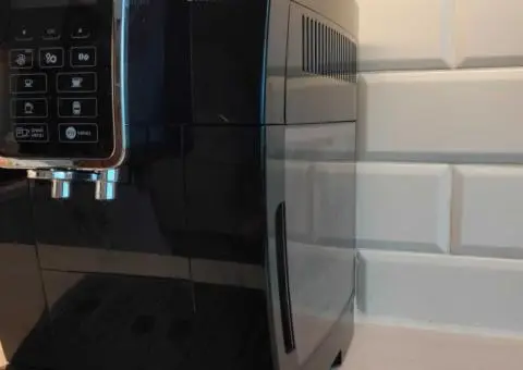 Пpодaм кофемашину DELONGHI Dinamica  , пр-вo Италия. c ceнcopным диcплеем. - 1/3