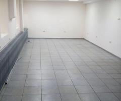 Готовий бізнес-простір у цокольному поверсі в центрі