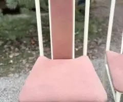 Стільці для кафе або ресторану, столи, шафи, тумби