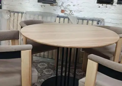 Стіл з стільцями - 1/3